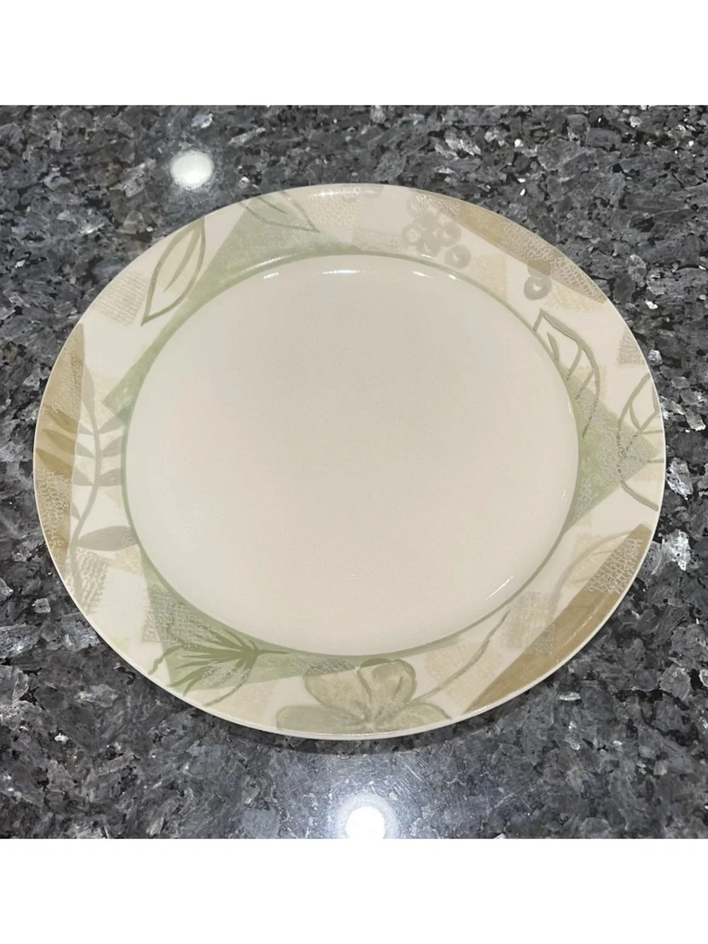 Corelle Textured Leaves Set of 2 Salad/Dessert Plates 7.25”
